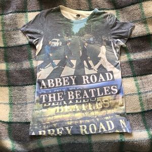 SOLD - 3 for $10 🎊 Beatles Abbey Road shirt